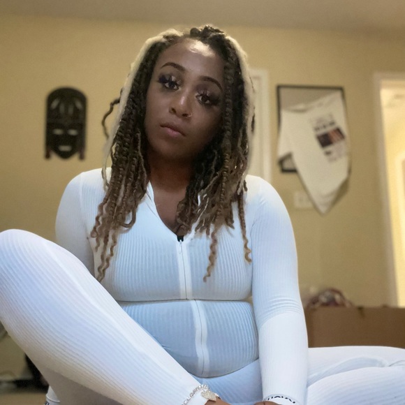 Meet your Posher, Shaniqua - Picture 1 of 1